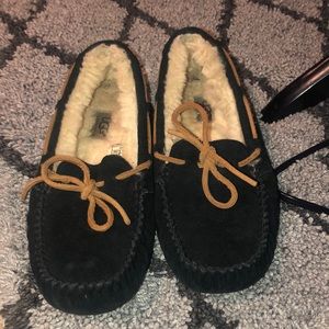 UGG MOCCASIN SLIPPERS